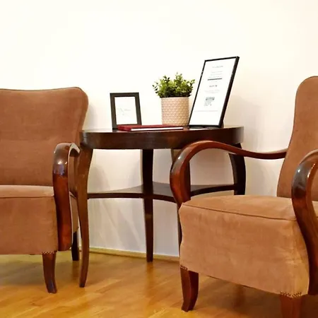 In Historical Building With Free Private Parking Apartament *