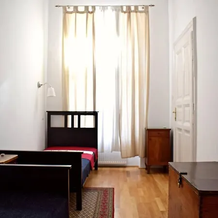 In Historical Building With Free Private Parking Apartament *
