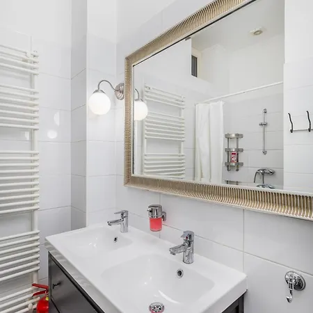 In Historical Building With Free Private Parking