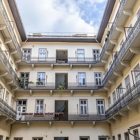 In Historical Building With Free Private Parking Lejlighed