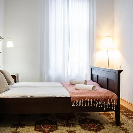 Lejlighed In Historical Building With Free Private Parking Budapest
