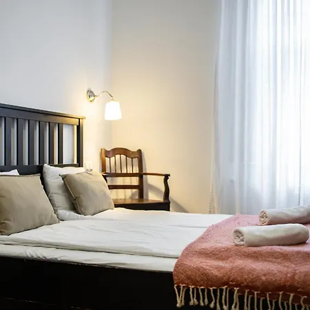 Lejlighed In Historical Building With Free Private Parking Budapest