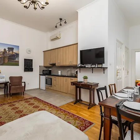 In Historical Building With Free Private Parking Lejlighed Budapest