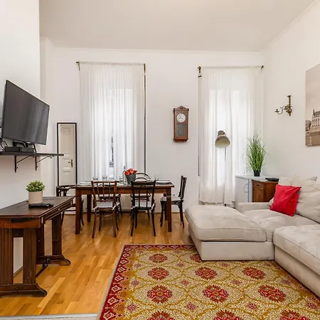 In Historical Building With Free Private Parking Lejlighed *