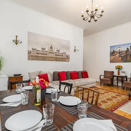 In Historical Building With Free Private Parking Lejlighed Budapest
