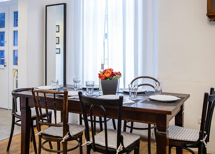 Apartment In Historical Building With Free Private Parking Budapest