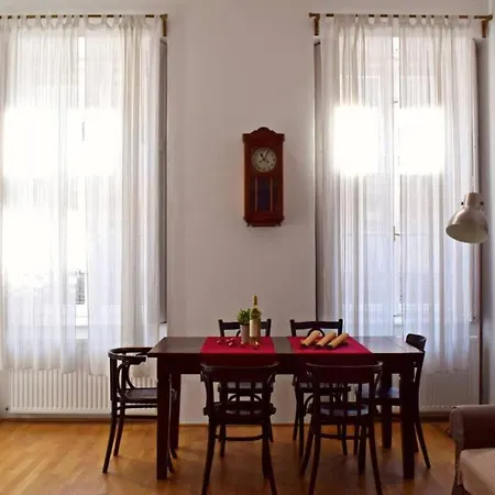 דירה In Historical Building With Free Private Parking