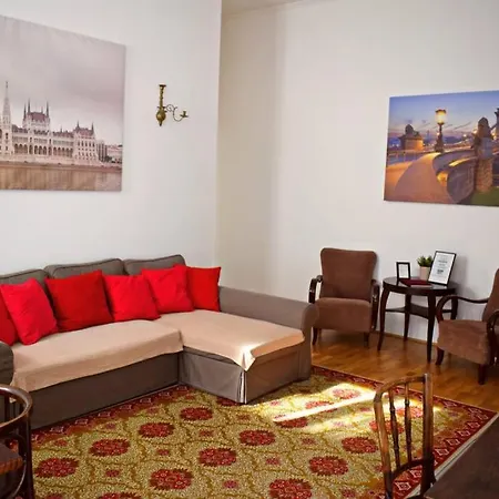 In Historical Building With Free Private Parking בודפשט
