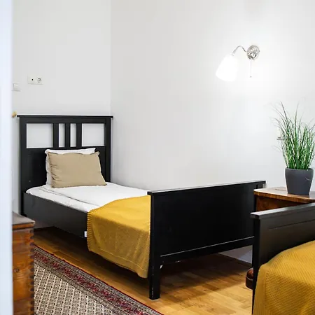 In Historical Building With Free Private Parking شقة *