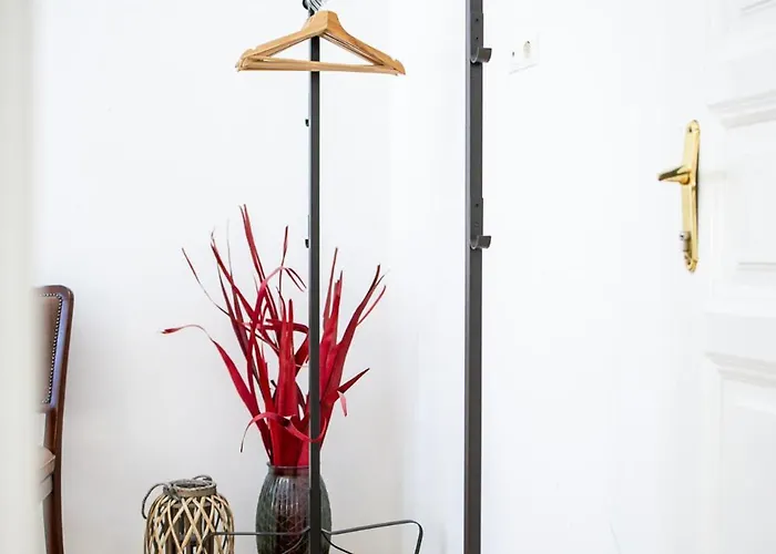 In Historical Building With Free Private Parking Apartman