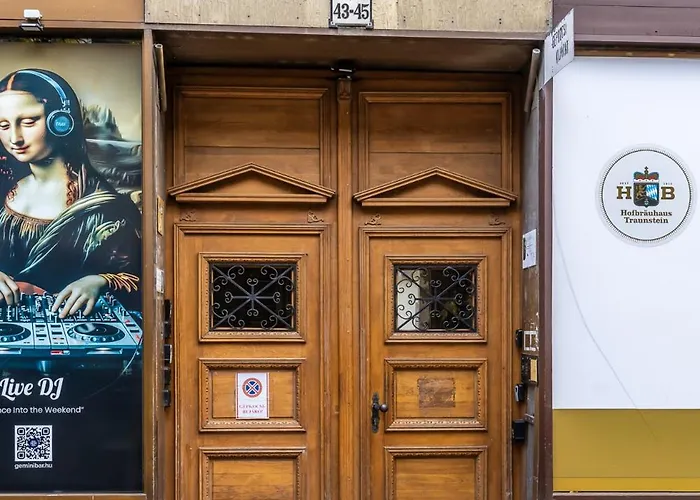 In Historical Building With Free Private Parking Apartman Budapest