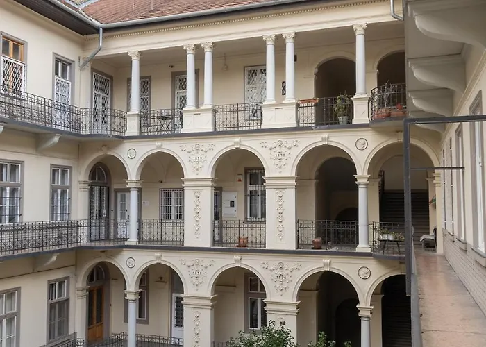 Apartman In Historical Building With Free Private Parking Budapest