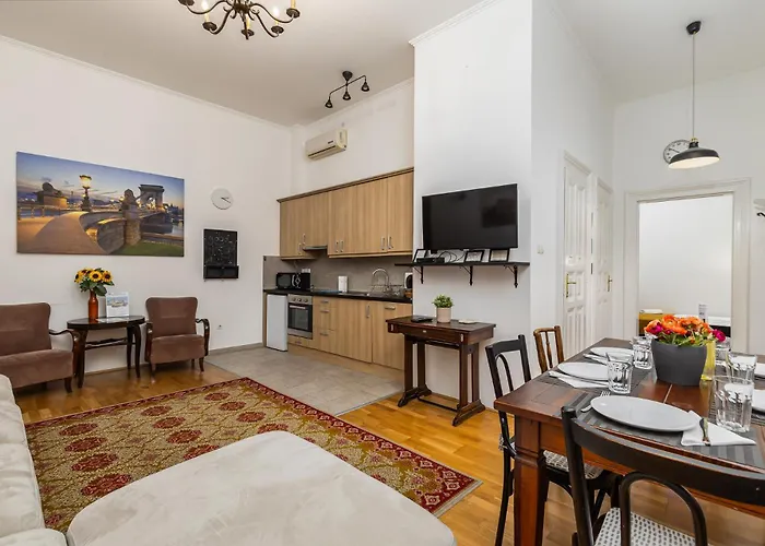 In Historical Building With Free Private Parking Apartman Budapest