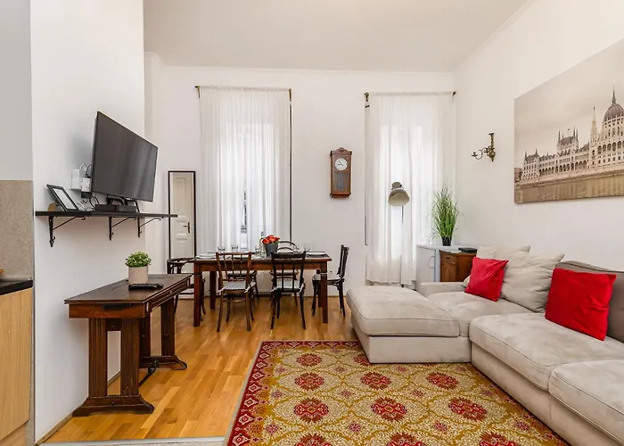In Historical Building With Free Private Parking Apartman *